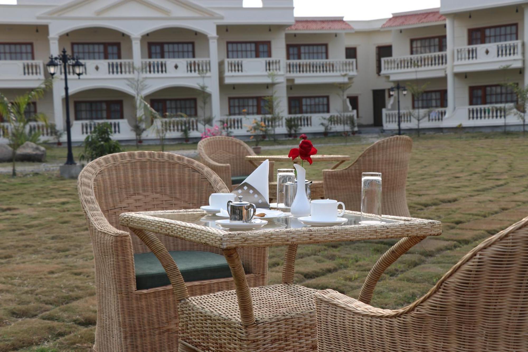 Royale De' Casa Resort Kāziranga Zewnętrze zdjęcie
