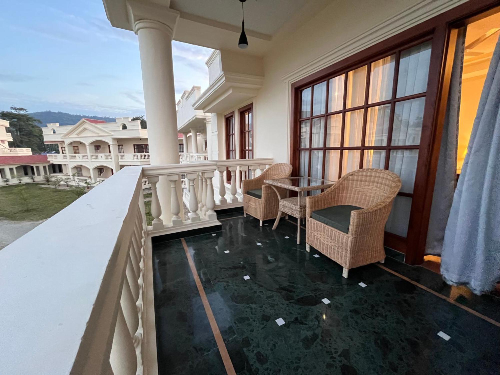 Royale De' Casa Resort Kāziranga Zewnętrze zdjęcie